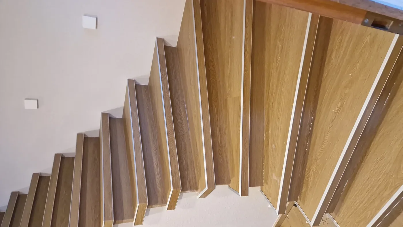 Fertig aufgearbeitete Treppe
